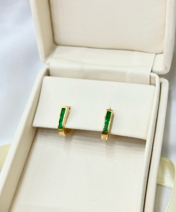 Candogas En Oro 18k con Esmeraldas al Bisel