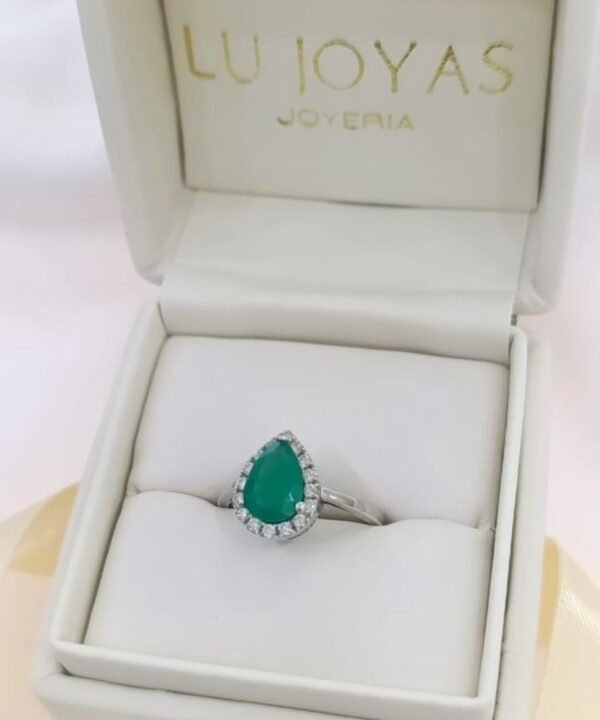 Anillo en oro blanco 18k con esmeralda y diamantes