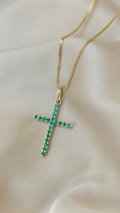 Dije en oro 18k cruz de esmeraldas