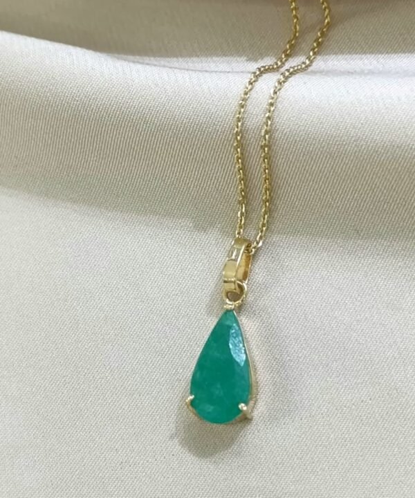 Dije en oro 18k esmeralda lágrima
