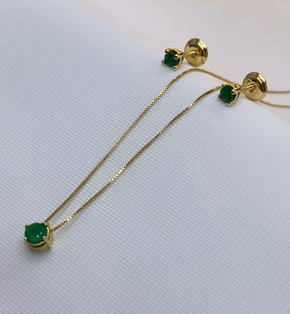 Set de oro, con esmeralda natural