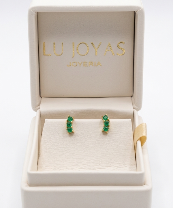 Aretes en oro 18k con esmeraldas naturales diseño crazy