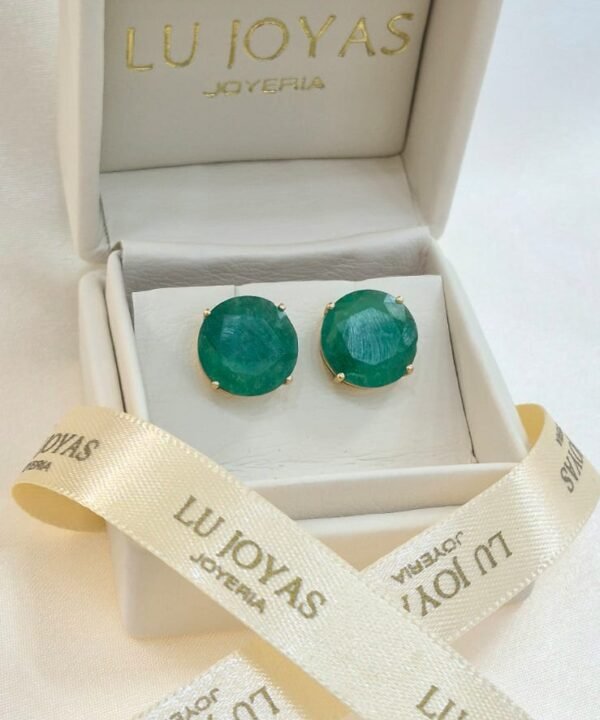Topos en oro 18k con esmeralda redonda